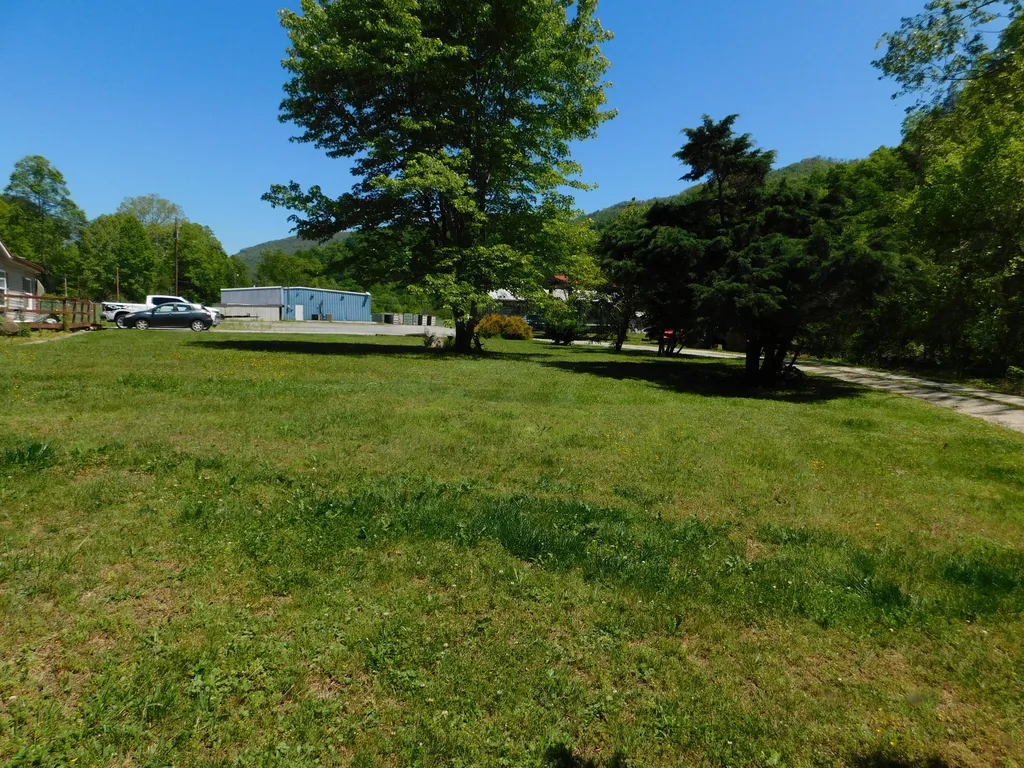 13070 N U.s. 119 Totz KY 40870