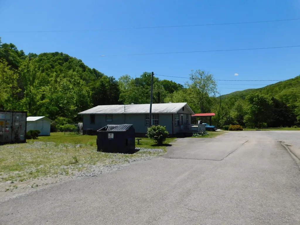 13070 N U.s. 119 Totz KY 40870