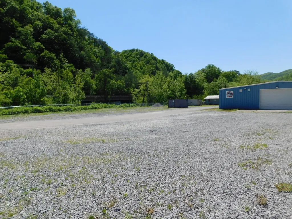 13070 N U.s. 119 Totz KY 40870