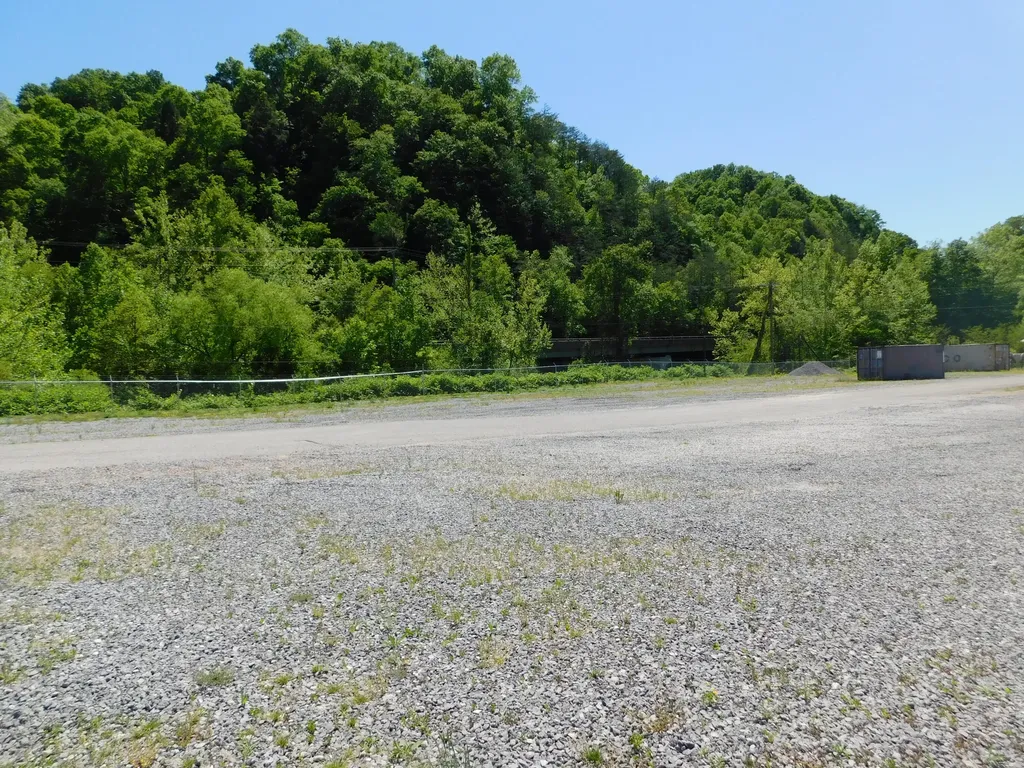 13070 N U.s. 119 Totz KY 40870