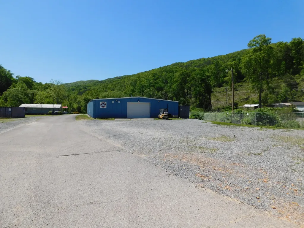 13070 N U.s. 119 Totz KY 40870