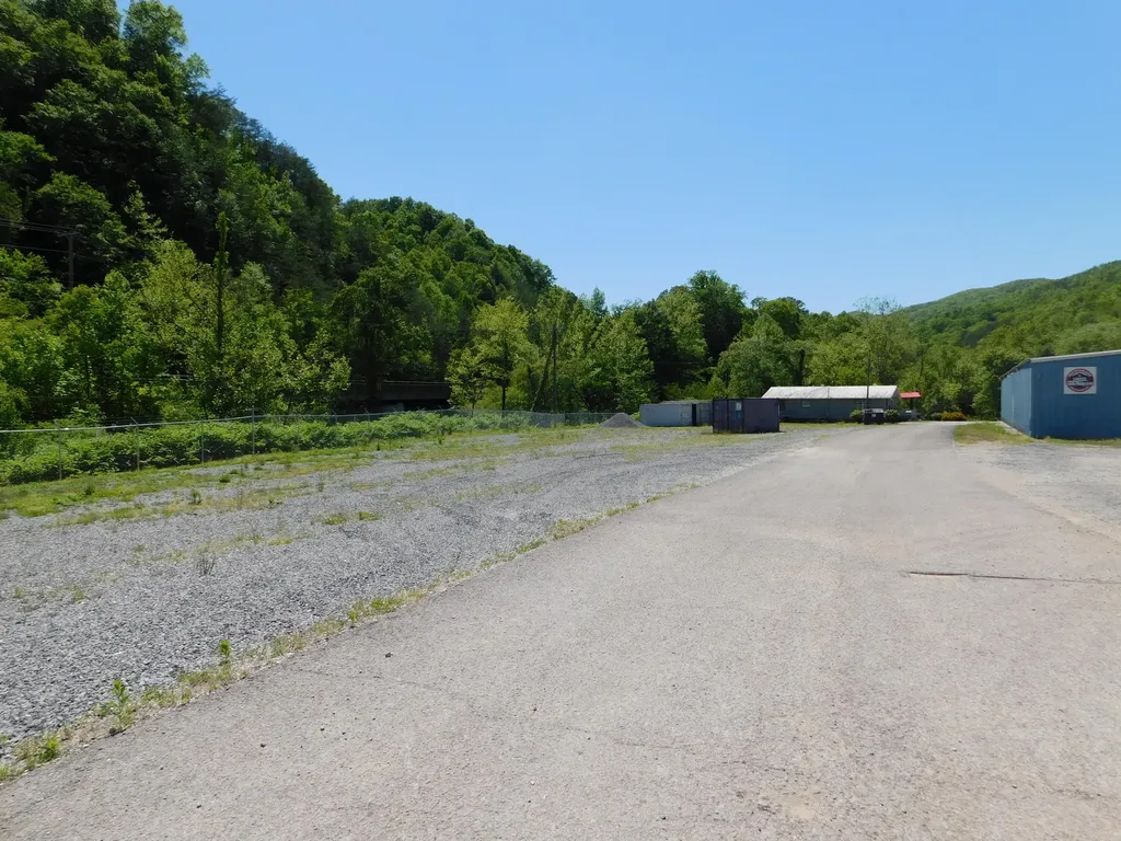 13070 N U.s. 119 Totz KY 40870