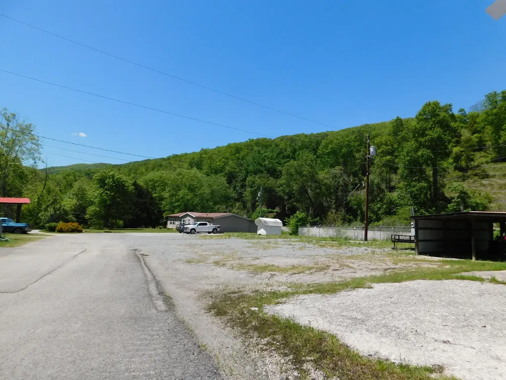 13070 N U.s. 119 Totz KY 40870