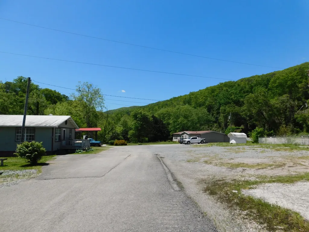 13070 N U.s. 119 Totz KY 40870