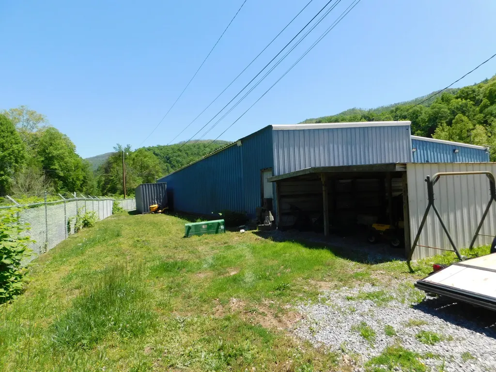 13070 N U.s. 119 Totz KY 40870