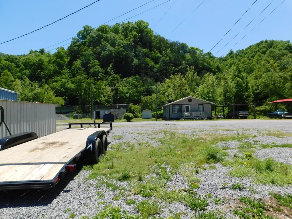 13070 N U.s. 119 Totz KY 40870
