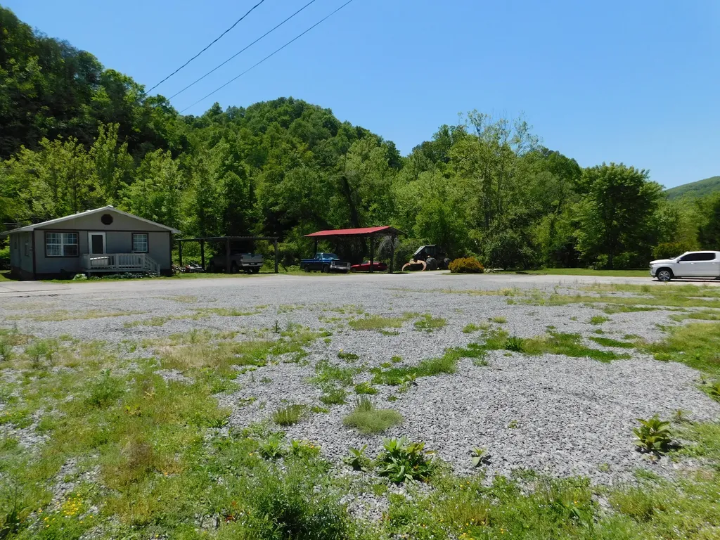 13070 N U.s. 119 Totz KY 40870