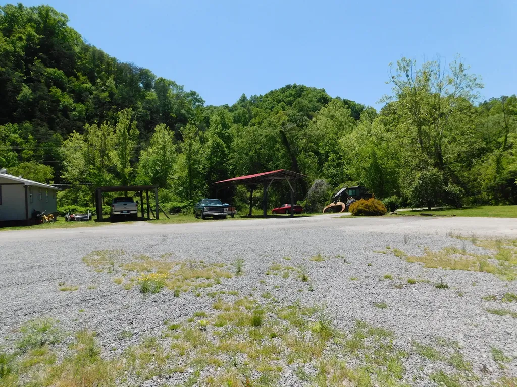 13070 N U.s. 119 Totz KY 40870