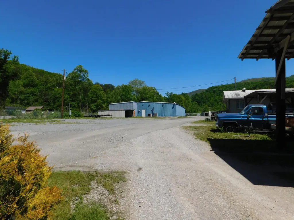 13070 N U.s. 119 Totz KY 40870