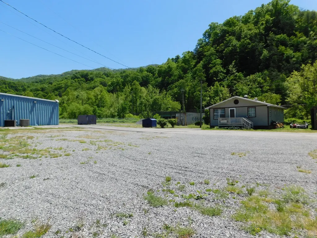 13070 N U.s. 119 Totz KY 40870