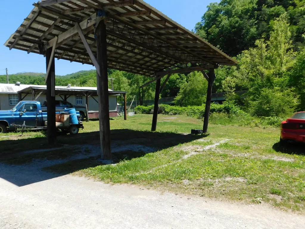 13070 N U.s. 119 Totz KY 40870