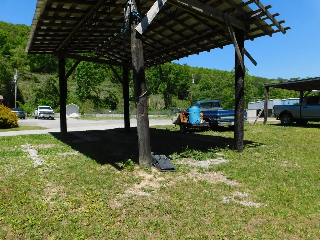13070 N U.s. 119 Totz KY 40870