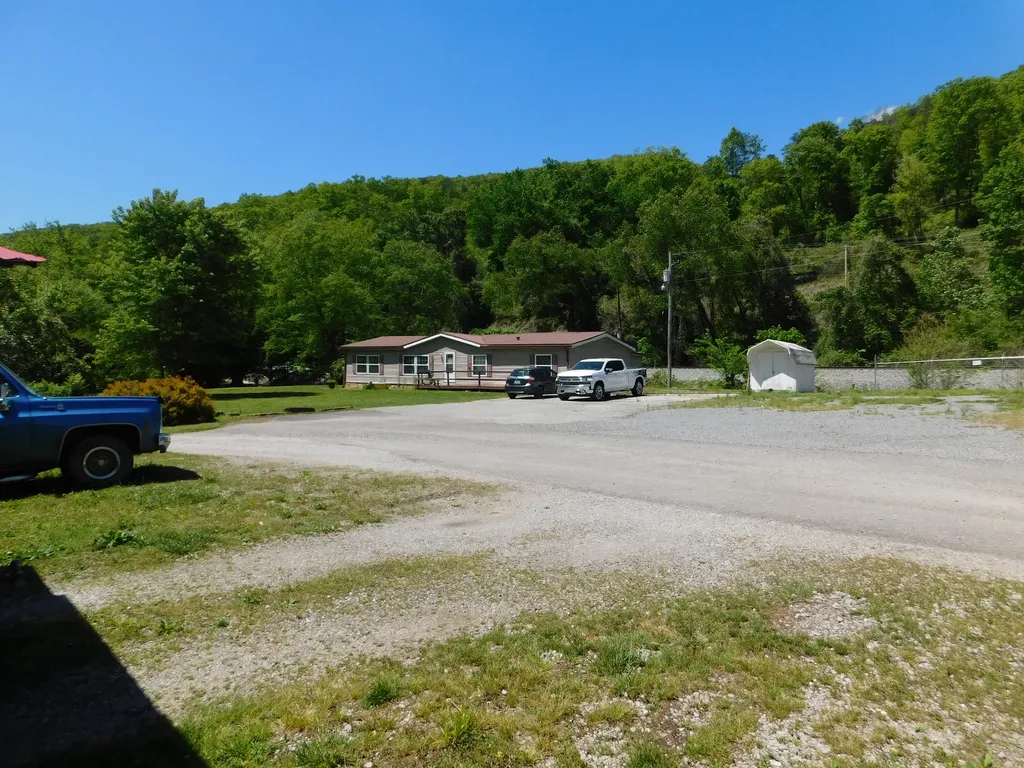 13070 N U.s. 119 Totz KY 40870