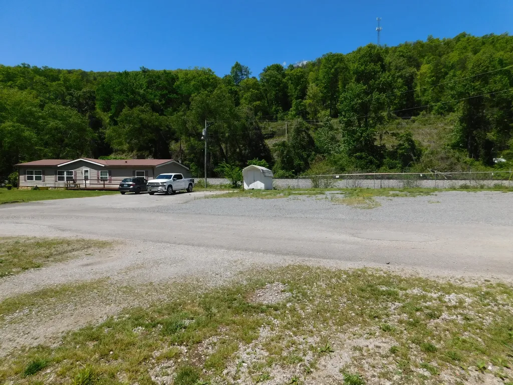 13070 N U.s. 119 Totz KY 40870