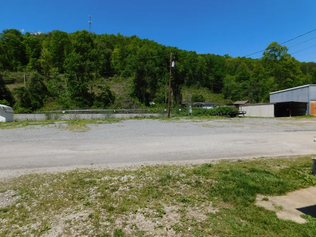 13070 N U.s. 119 Totz KY 40870