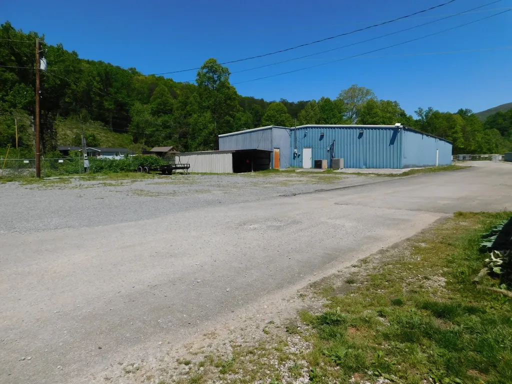 13070 N U.s. 119 Totz KY 40870