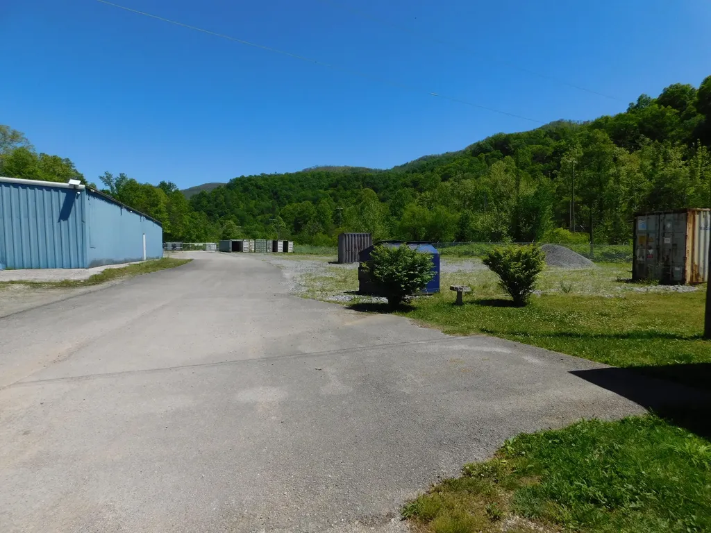 13070 N U.s. 119 Totz KY 40870