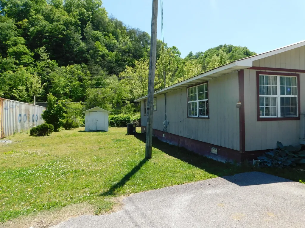13070 N U.s. 119 Totz KY 40870
