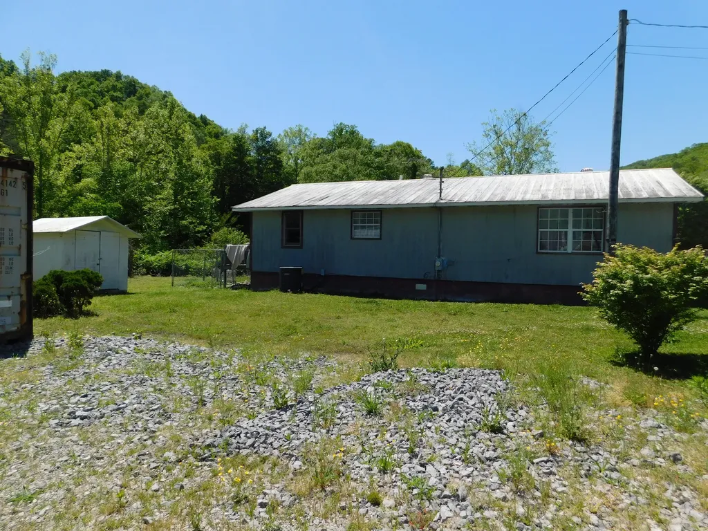 13070 N U.s. 119 Totz KY 40870