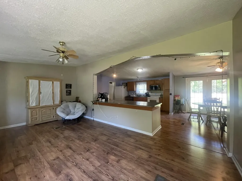 13070 N U.s. 119 Totz KY 40870