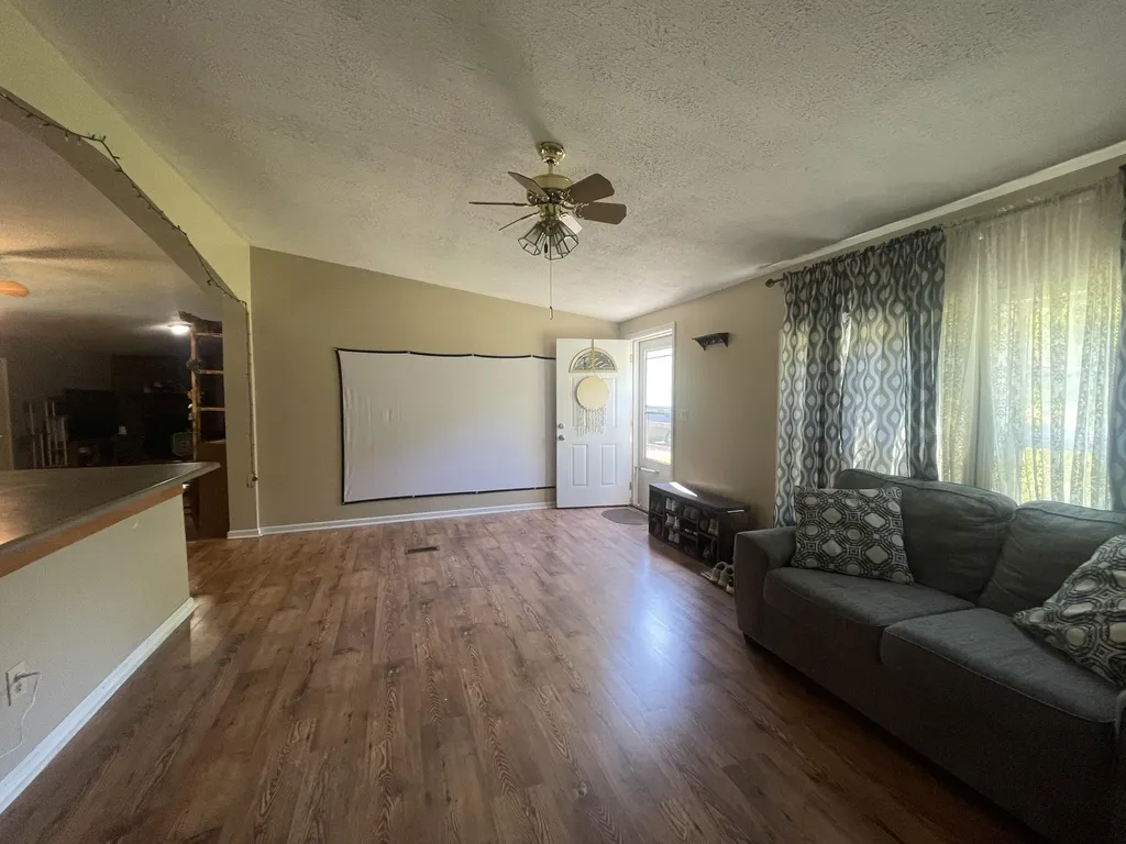 13070 N U.s. 119 Totz KY 40870