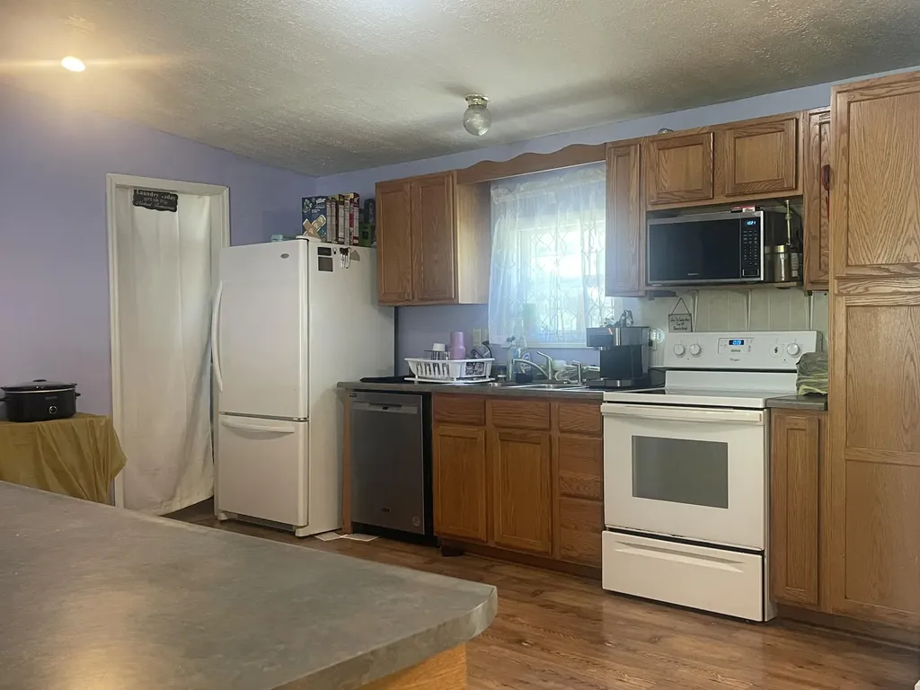 13070 N U.s. 119 Totz KY 40870