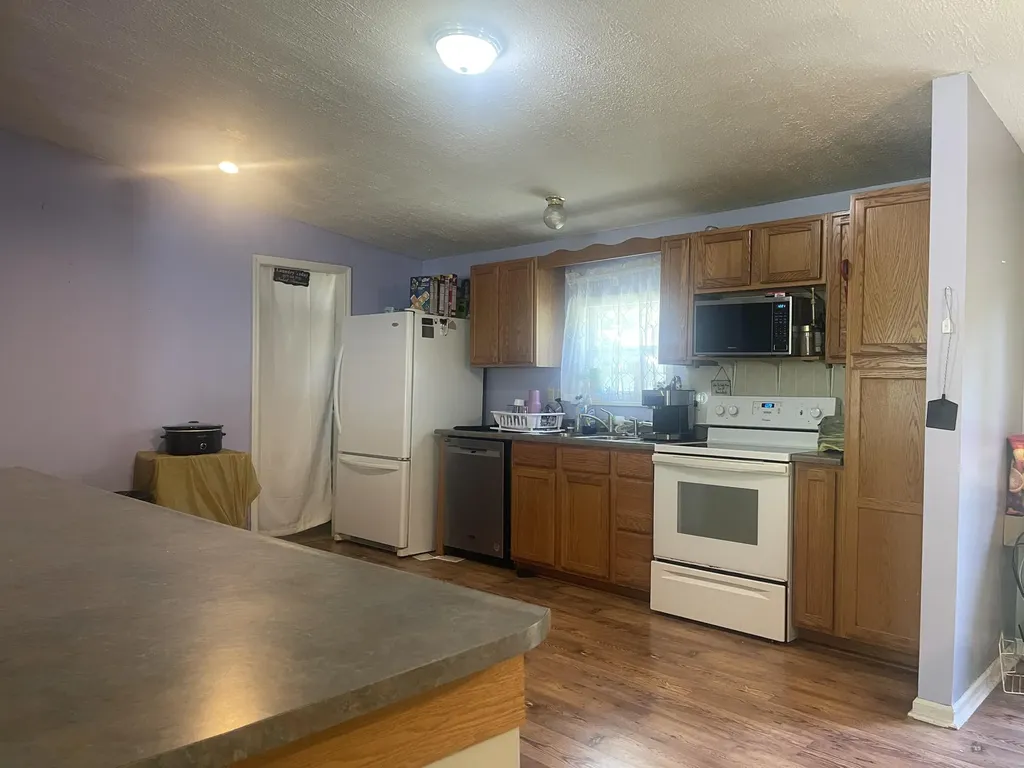 13070 N U.s. 119 Totz KY 40870