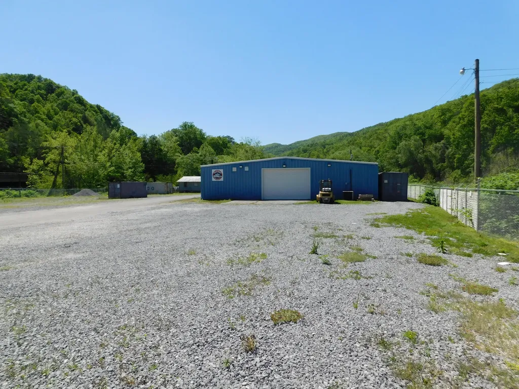 13070 N U.s. 119 Totz KY 40870