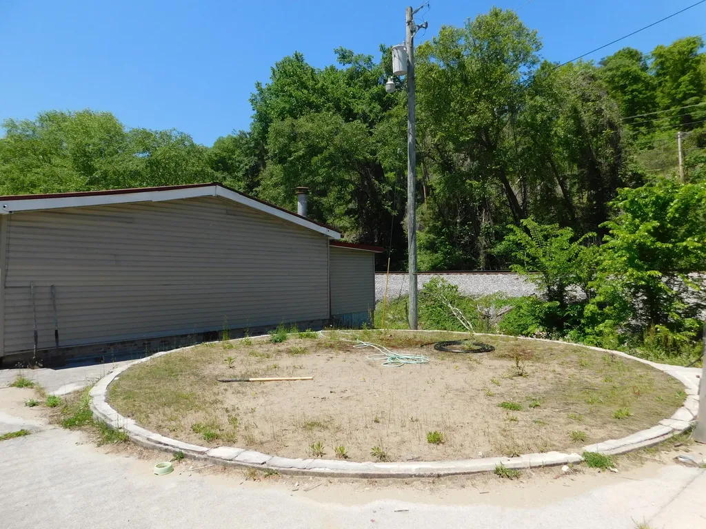 13070 N U.s. 119 Totz KY 40870
