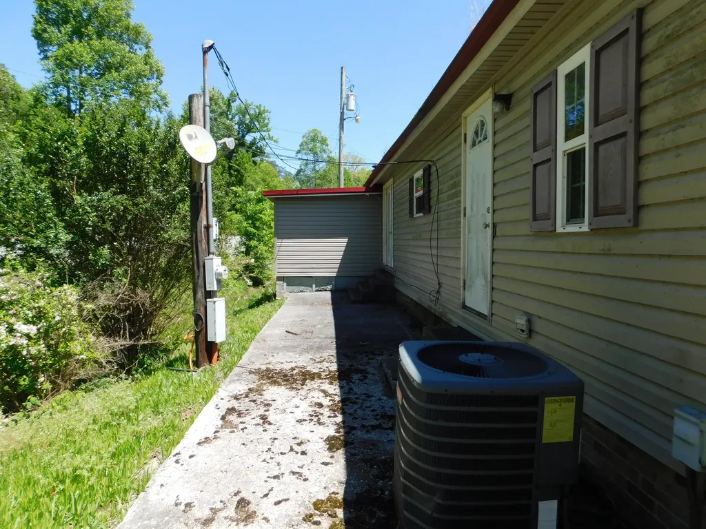 13070 N U.s. 119 Totz KY 40870