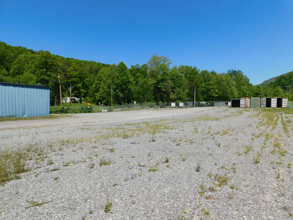 13070 N U.s. 119 Totz KY 40870
