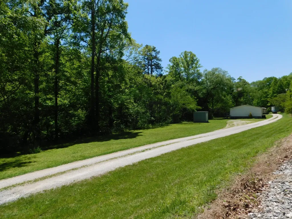 13070 N U.s. 119 Totz KY 40870
