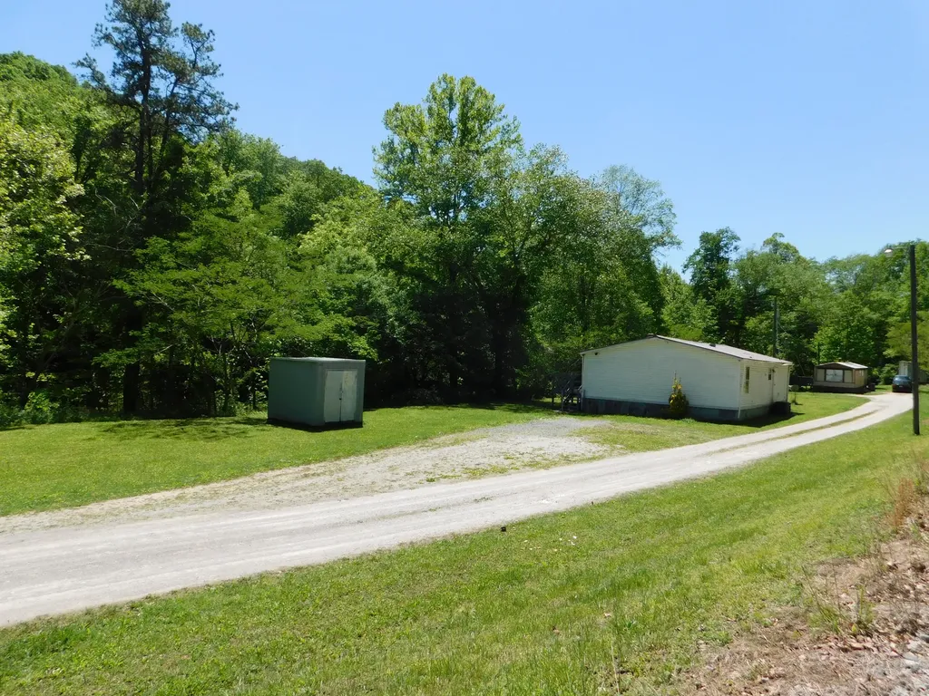 13070 N U.s. 119 Totz KY 40870