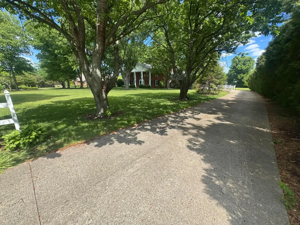 1050 Bluegrass Pike Danville KY 40422