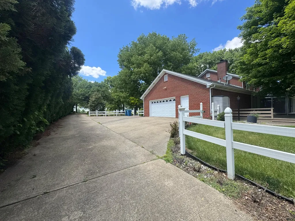 1050 Bluegrass Pike Danville KY 40422