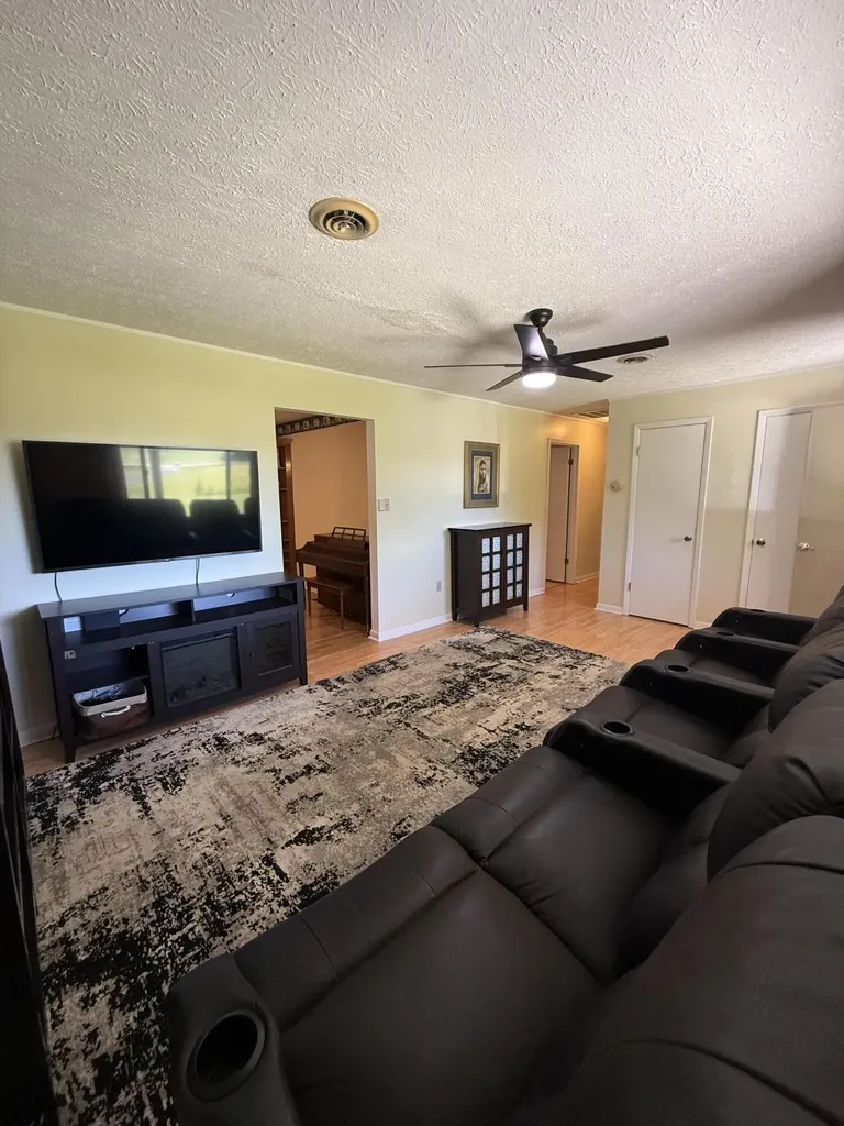 2841 W Laurel Road London KY 40741