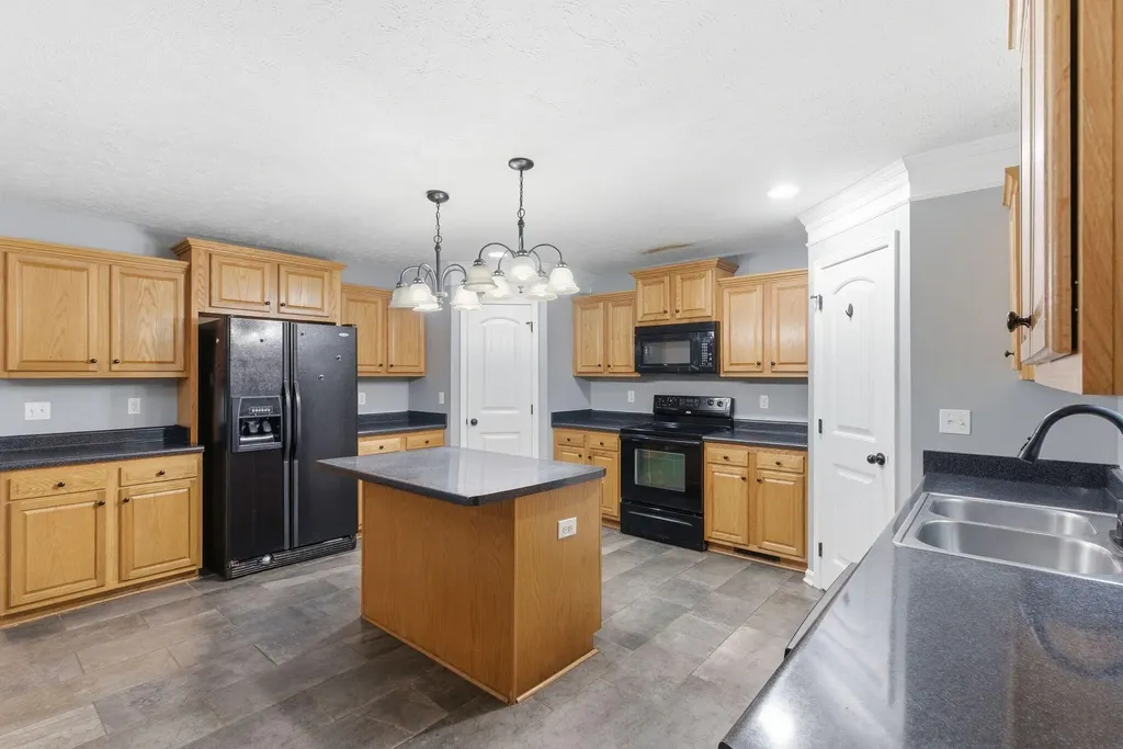 1025 Lanas Lane Lawrenceburg KY 40342