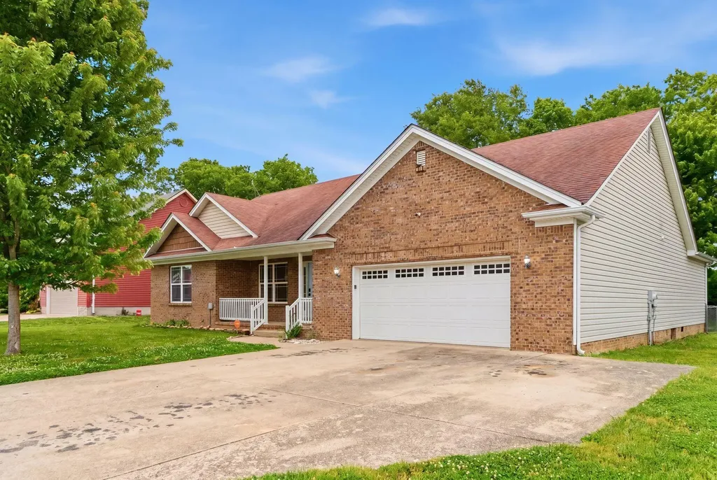 1025 Lanas Lane Lawrenceburg KY 40342