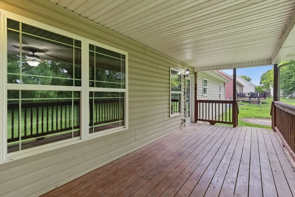 1025 Lanas Lane Lawrenceburg KY 40342