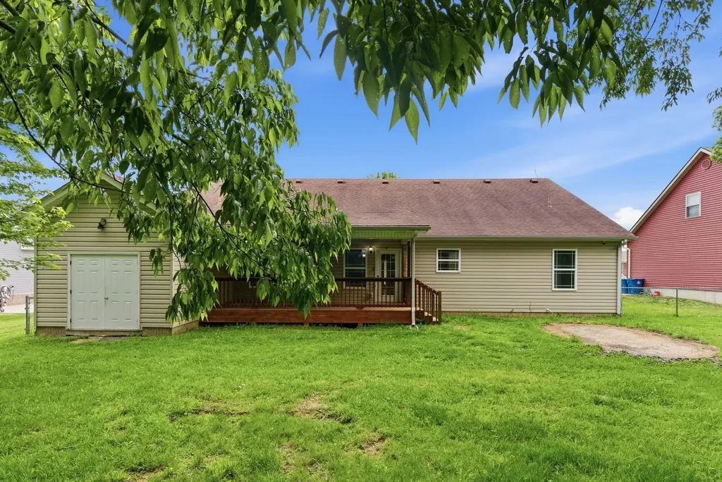 1025 Lanas Lane Lawrenceburg KY 40342