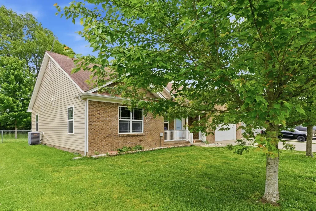 1025 Lanas Lane Lawrenceburg KY 40342