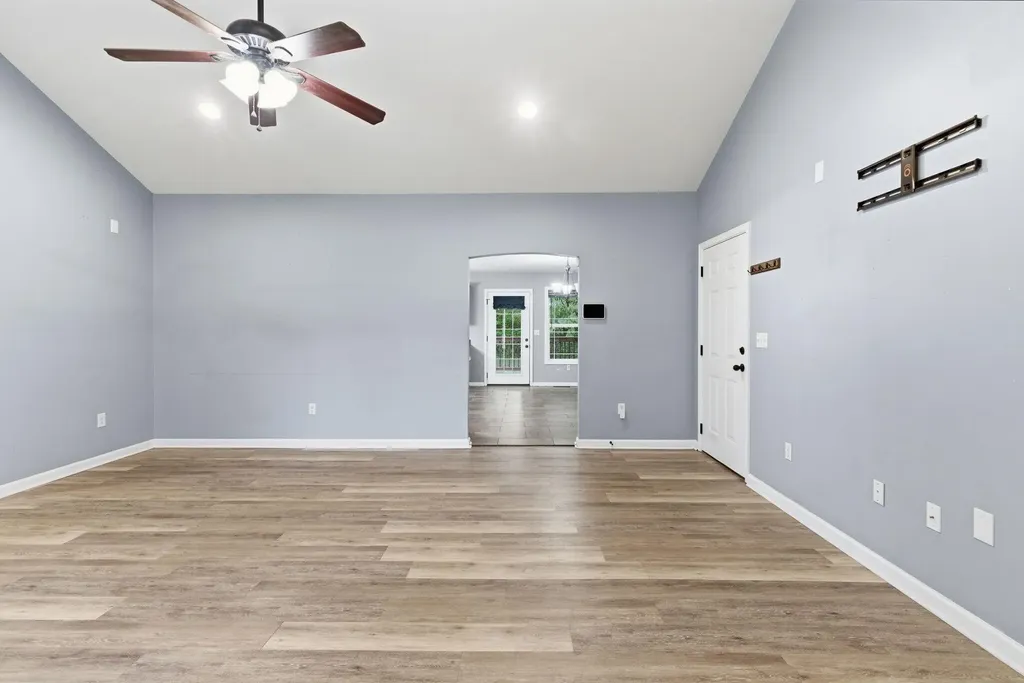 1025 Lanas Lane Lawrenceburg KY 40342
