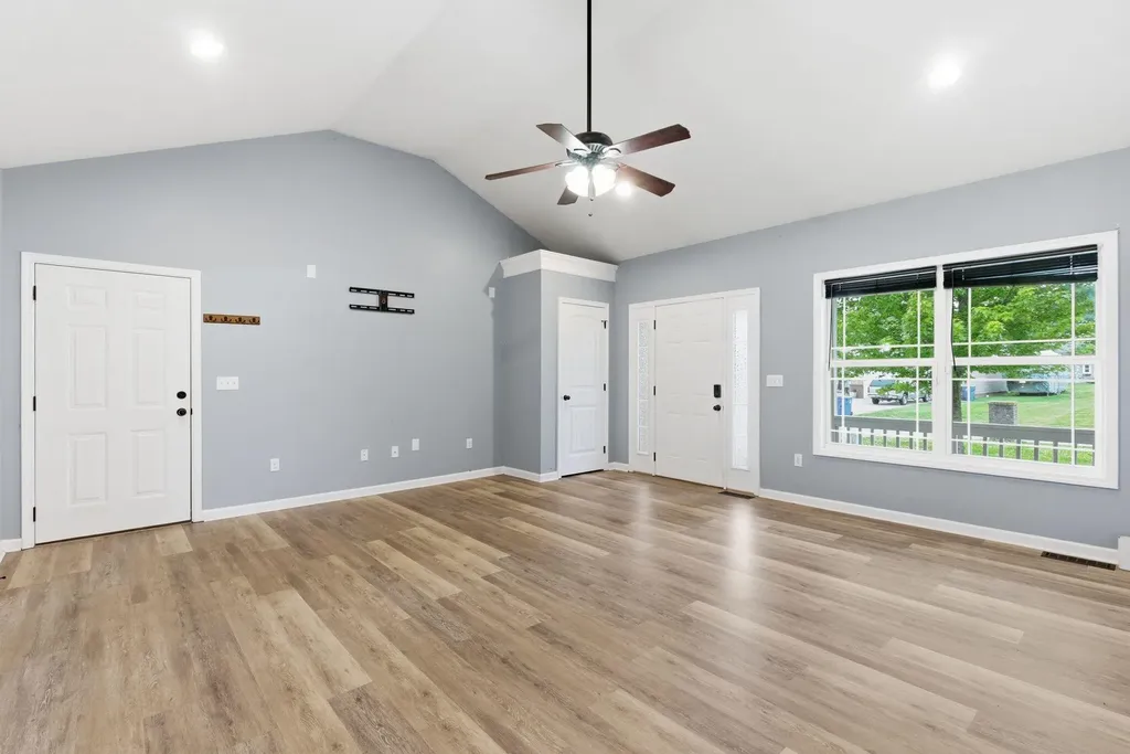 1025 Lanas Lane Lawrenceburg KY 40342