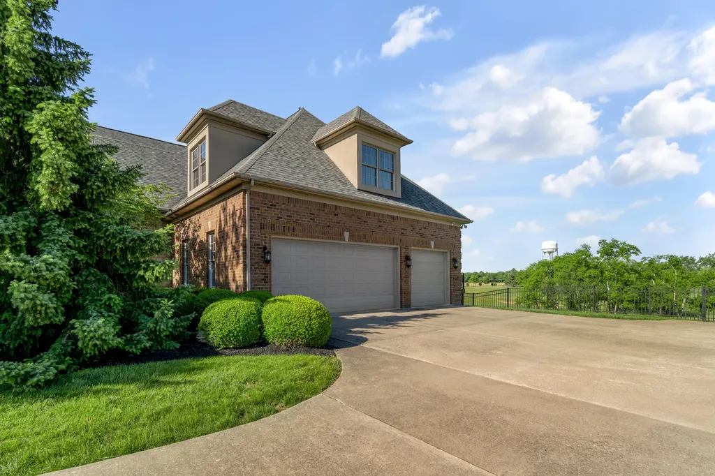 302 Eagle Drive Nicholasville KY 40356