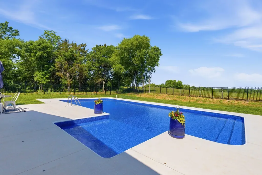 80 Leatherwood Lane Nicholasville KY 40356
