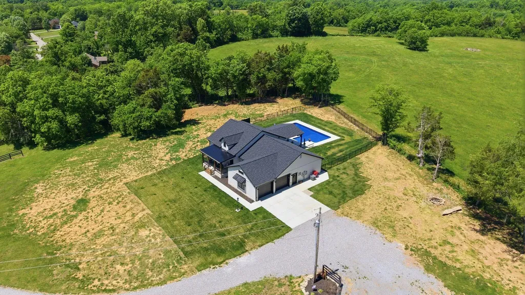80 Leatherwood Lane Nicholasville KY 40356
