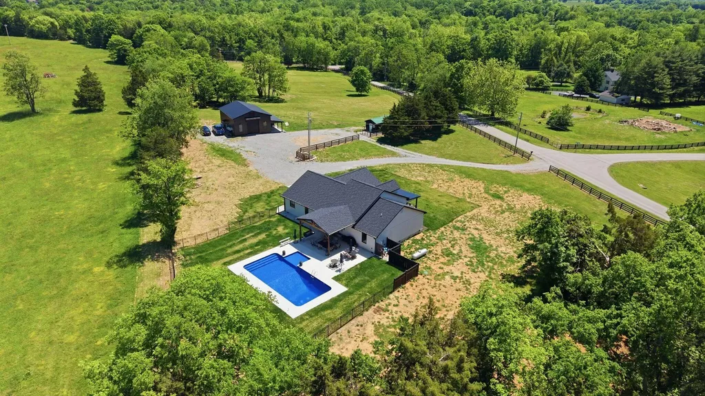 80 Leatherwood Lane Nicholasville KY 40356