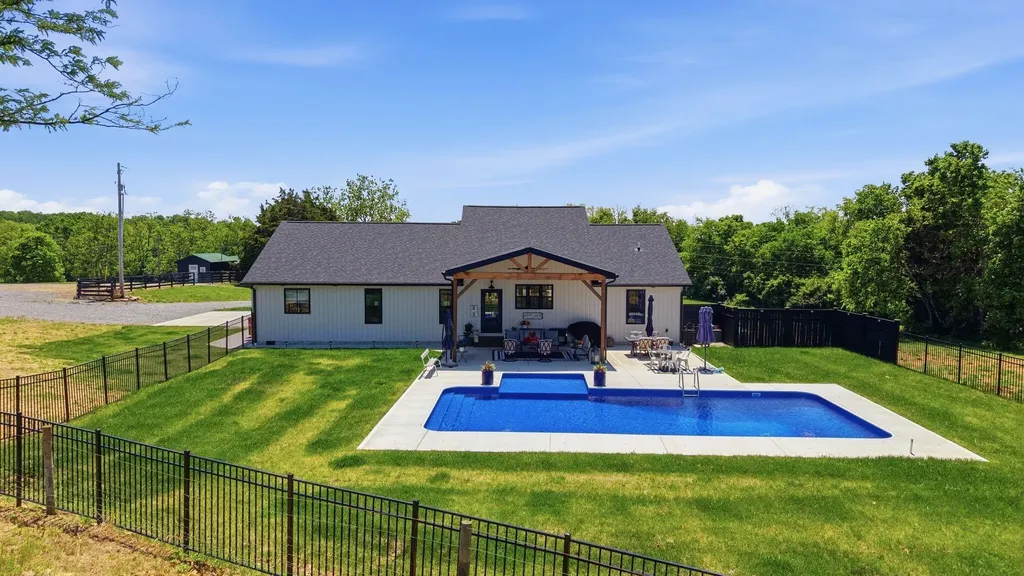 80 Leatherwood Lane Nicholasville KY 40356