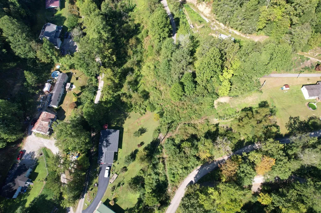130 Hacker Hollow Road Stinnett KY 40868