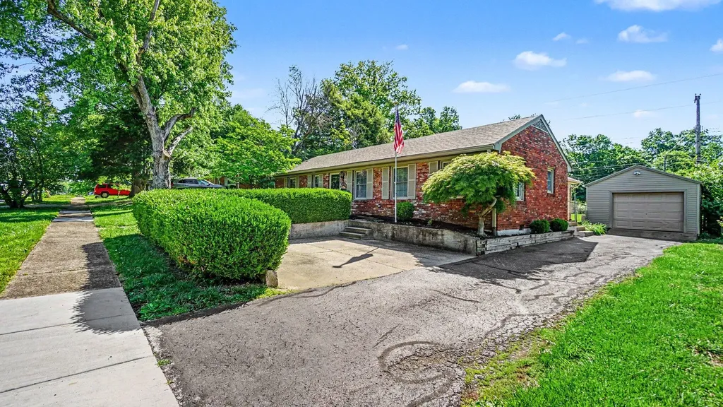 3040 Dartmouth Drive Lexington KY 40517